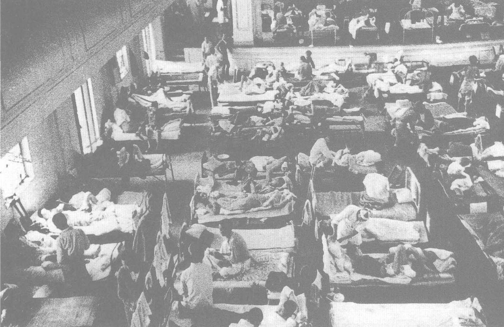 上海各界为抢救在淞沪会战中负伤的官兵，临时组织设置了许多伤兵医院，这是其中的一个